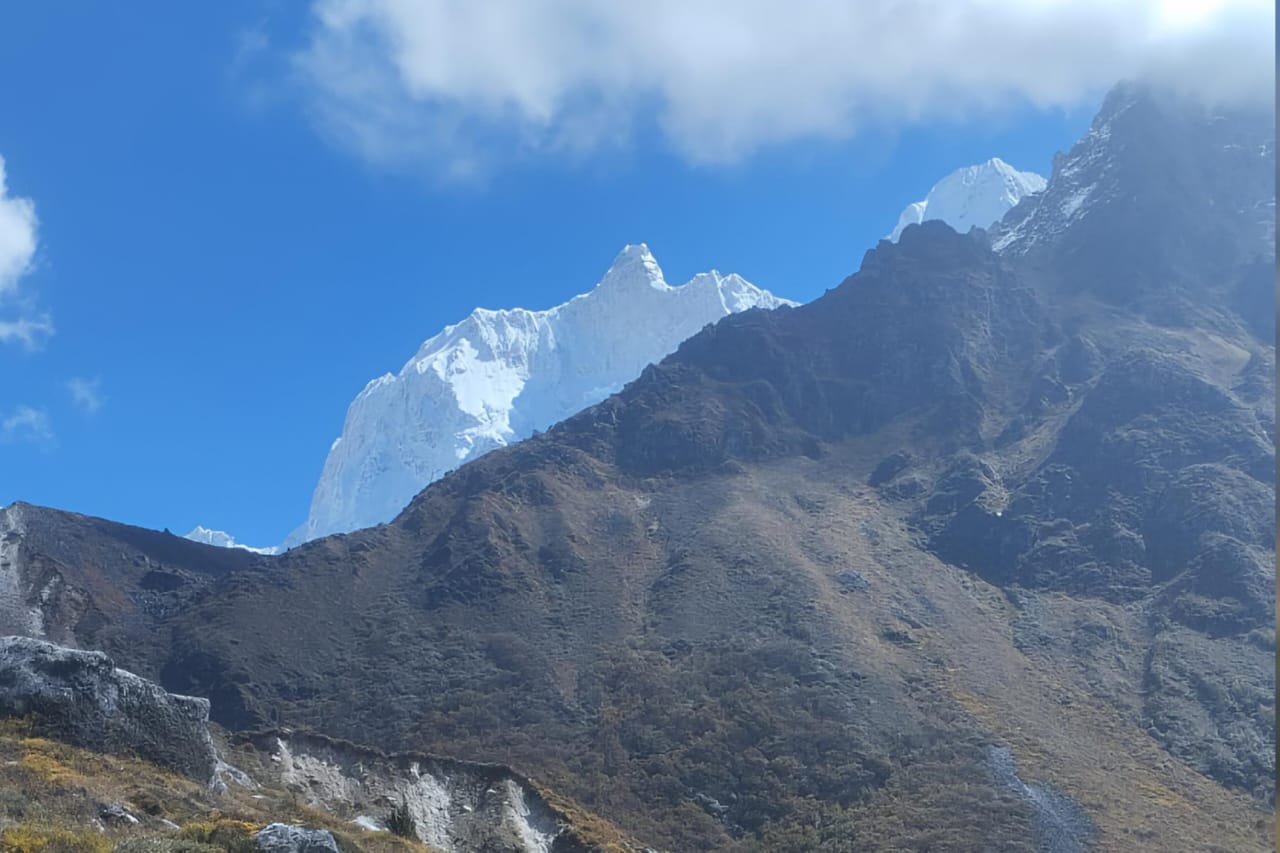 Kanchenjunga peak seen from trail