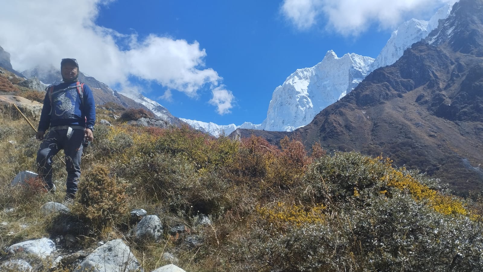 guide on hill during Kanchenjunga trek