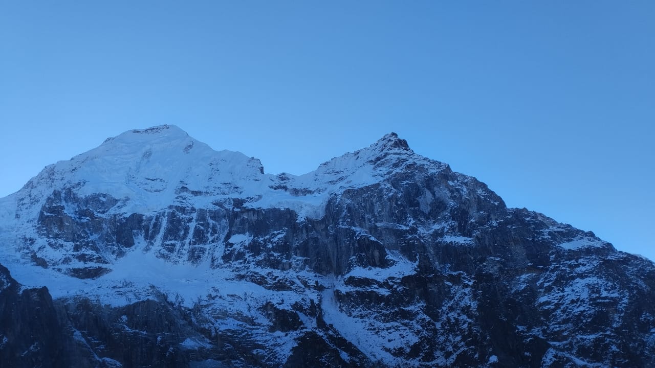 kanchenjunga trek in october.